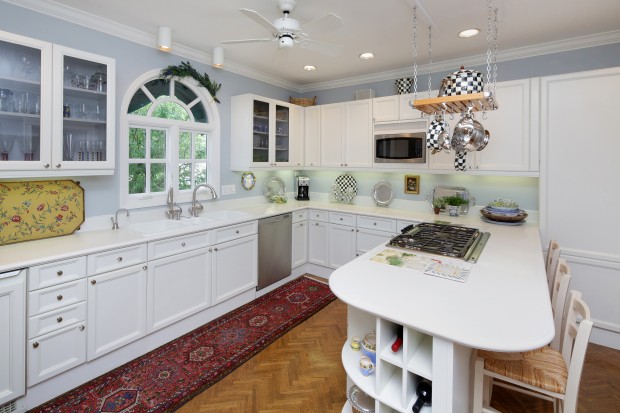Clermont Lane - 18 - Kitchen.jpg
